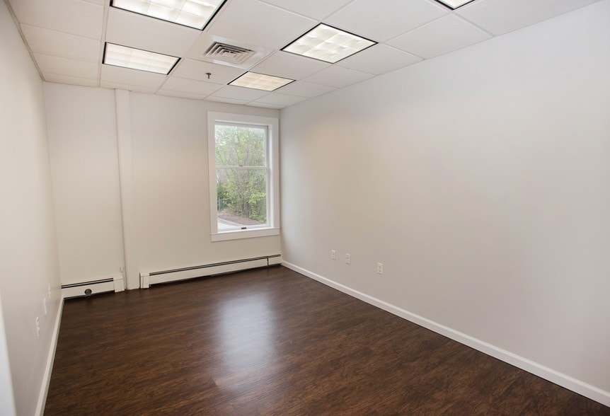 More Photos Of 59-67 Elm St, New Canaan Storefront For Lease