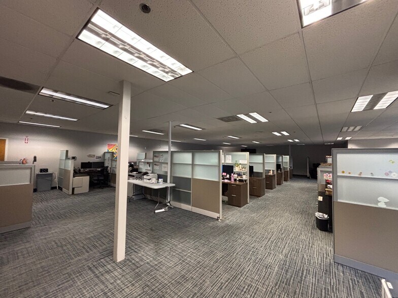 More Photos Of 2650-2656 Napa Valley Corporate Dr, Napa Research And Development For Lease