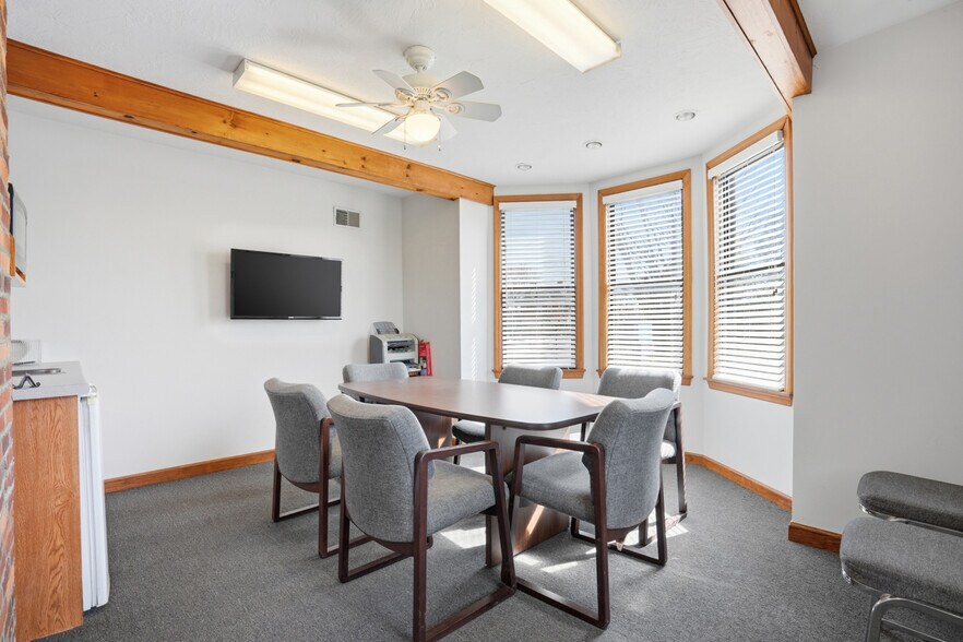 More Photos Of 8306 Ohio River Blvd, Pittsburgh Office For Sale