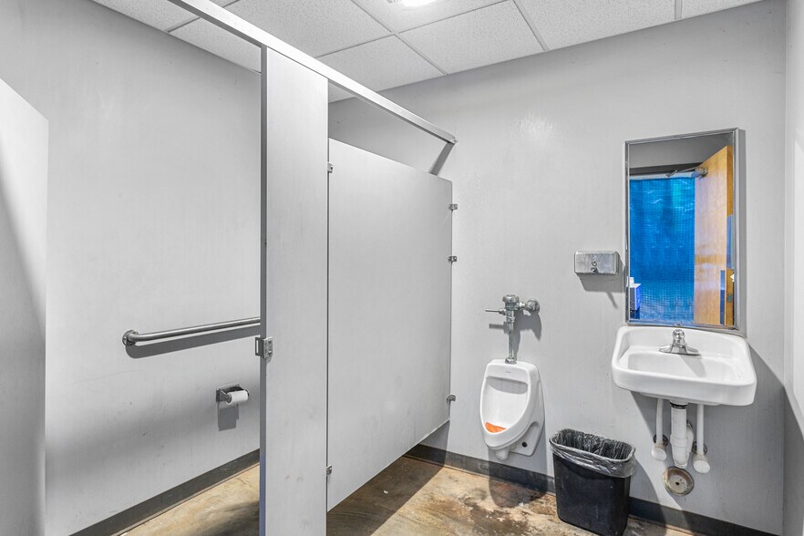 More Photos Of 2233 W Hanford Rd, Burlington Freestanding For Sale