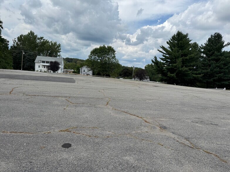 More Photos Of 1418 Plainfield Pike, Cranston Flex For Sale