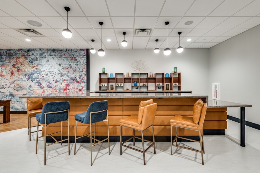 More Photos Of 600 E Las Colinas Blvd, Irving Office For Lease