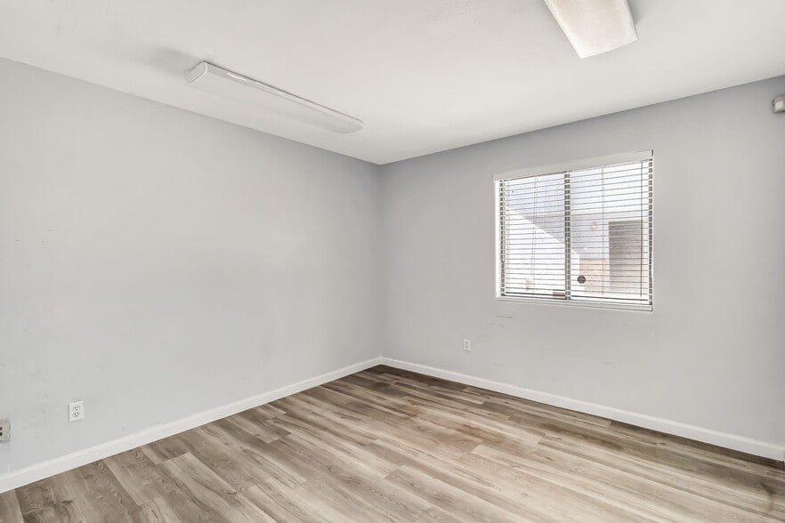 More Photos Of 517 S Lebaron St, Mesa Warehouse For Lease