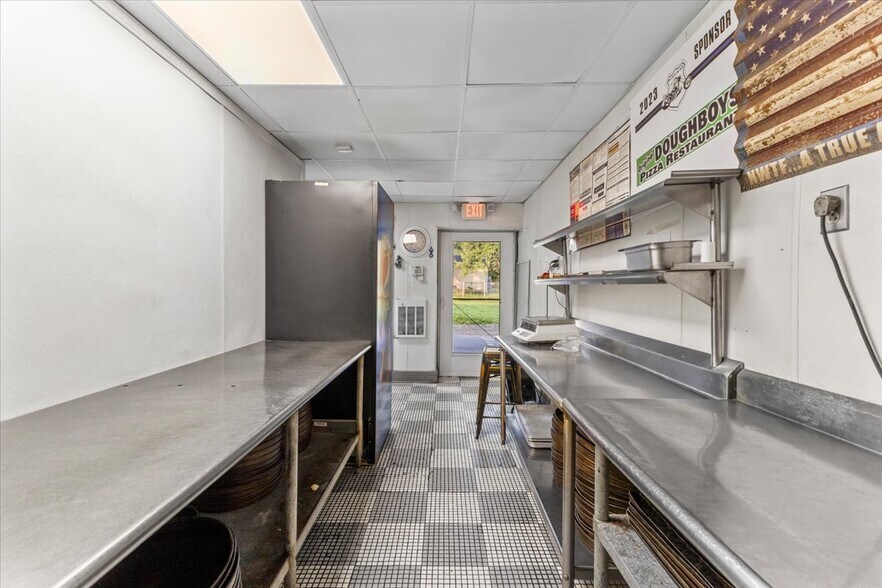 More Photos Of 232 W Moorestown Rd, Wind Gap Restaurant For Sale