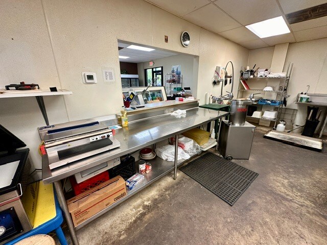 More Photos Of 34900 Lake Shore Blvd, Eastlake General Retail For Lease