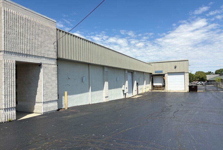 More Photos Of 1225 W Main St, Wilmington Warehouse For Sale