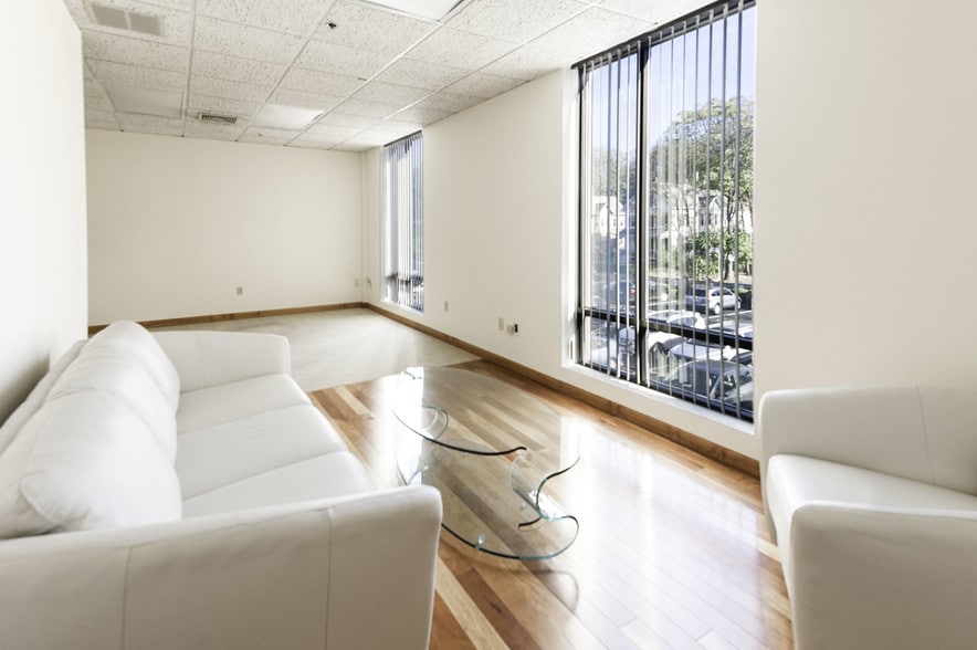 More Photos Of 333 North Ave, Wakefield Office For Lease