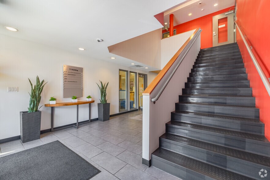 More Photos Of 711 6th Ave N, Seattle Office For Lease
