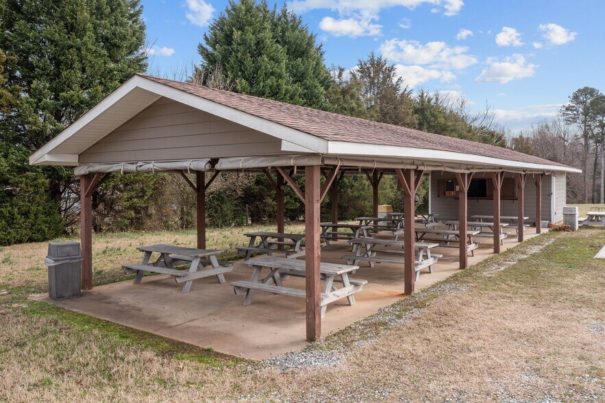 More Photos Of 188 Wiggins Rd, Mooresville Specialty For Sale