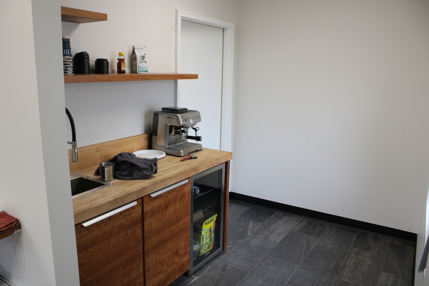 More Photos Of 601 13th Ave S, Hopkins Warehouse For Sale