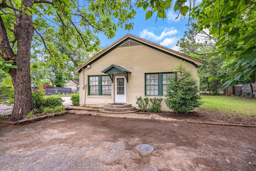 Primary Photo Of 106 College Street, Lindale Light Manufacturing For Sale