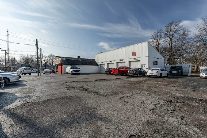 More Photos Of 1545 Berry Blvd, Louisville Auto Dealership For Sale