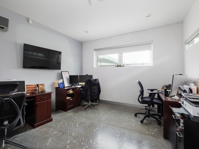 More Photos Of 215-237 California St, El Segundo Loft Creative Space For Lease