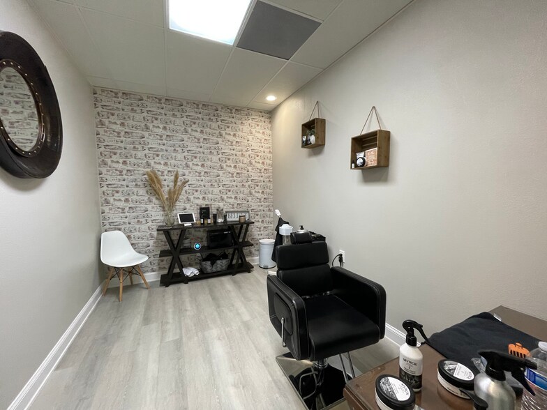More Photos Of 5404 Hoover Blvd, Tampa Medical For Sale