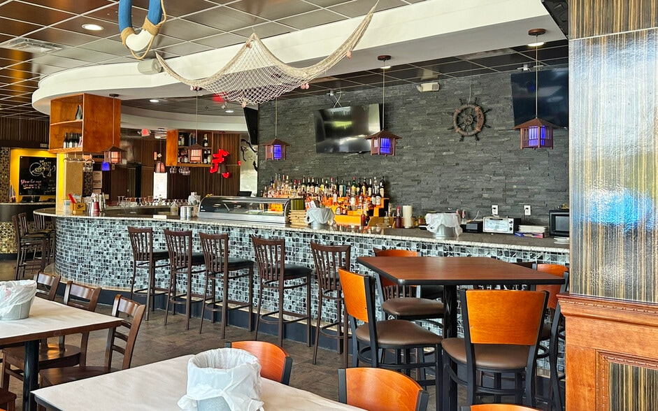 More Photos Of 32821 Grand River Ave, Farmington Hills Restaurant For Lease