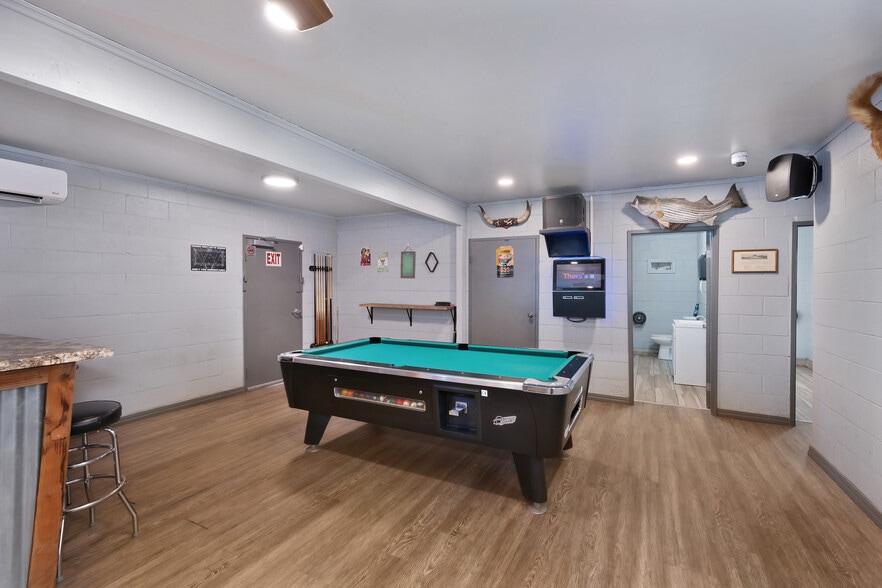 More Photos Of 979 Nicolaus ave, Nicolaus Bar For Sale