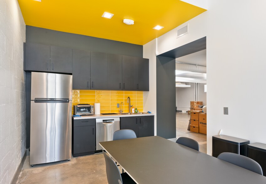 More Photos Of 953 N Cole Ave, Los Angeles Office For Sale