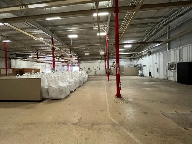 More Photos Of 5114 Railroad St, Deer Park Warehouse For Lease