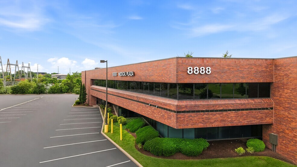 More Photos Of 8888 Ladue Rd, Ladue Medical For Lease