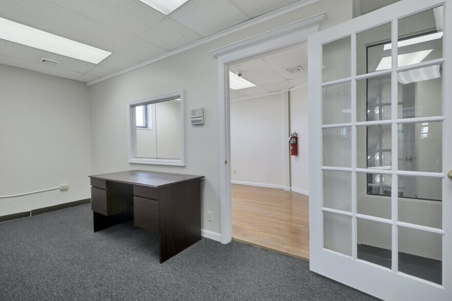 More Photos Of 55 Atlantic Ave, Lynbrook Office For Lease