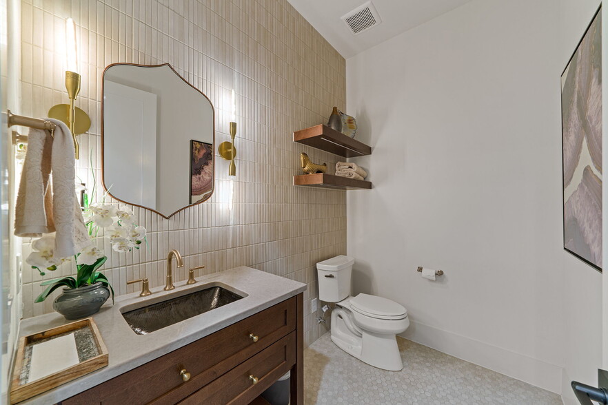 More Photos Of 7505 E US Highway 290, Johnson City Flex For Sale