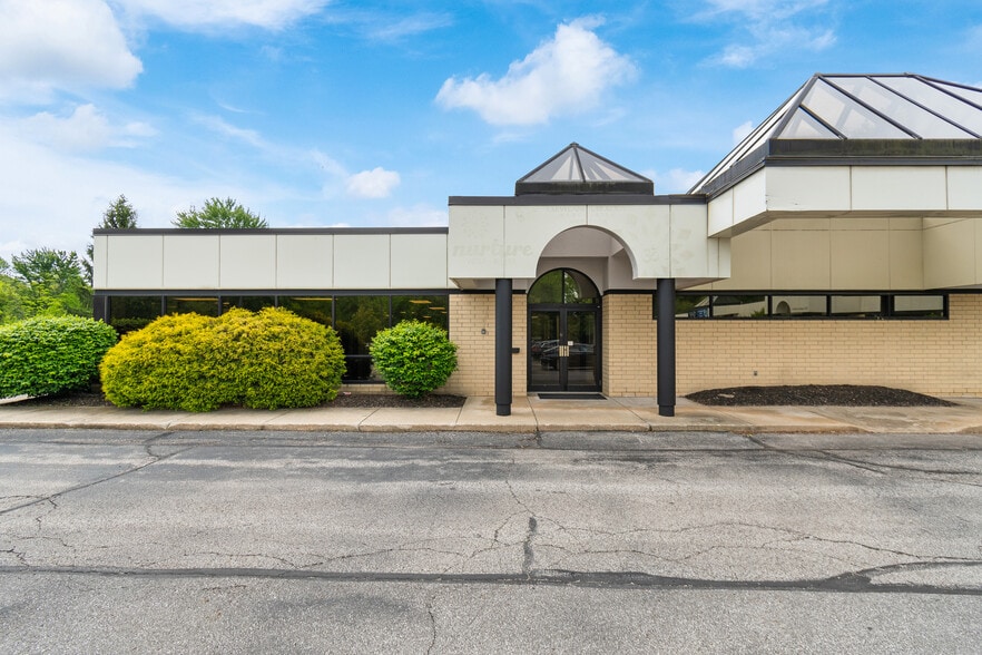 More Photos Of 19250 E Bagley Rd, Cleveland Medical For Lease