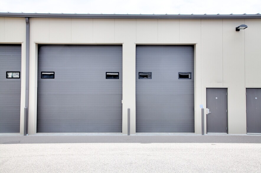More Photos Of 2364 Industrial Ln, Broomfield Warehouse For Sale