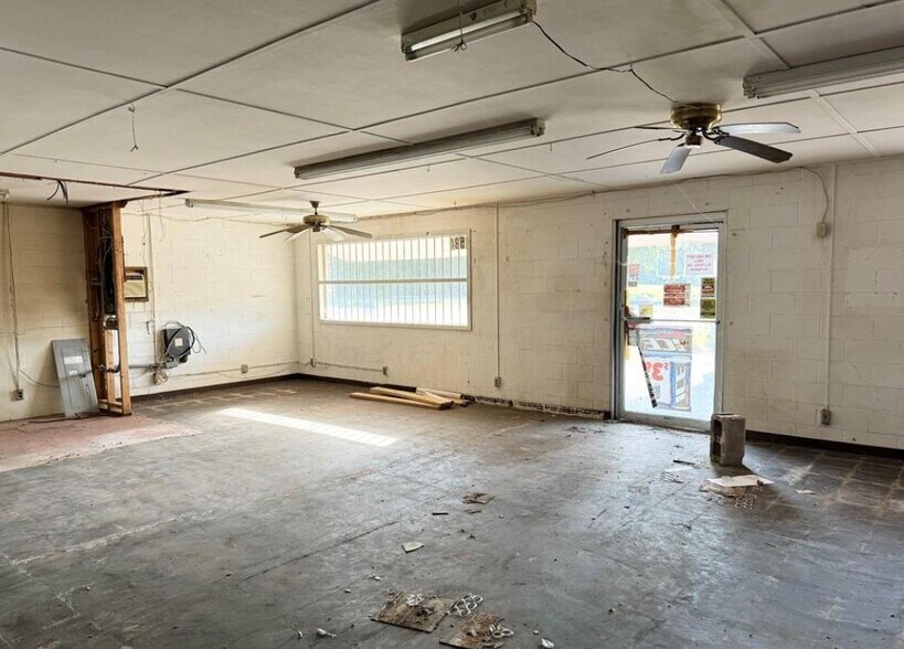 More Photos Of 15841 Bobby Long Rd, Duncanville Convenience Store For Sale