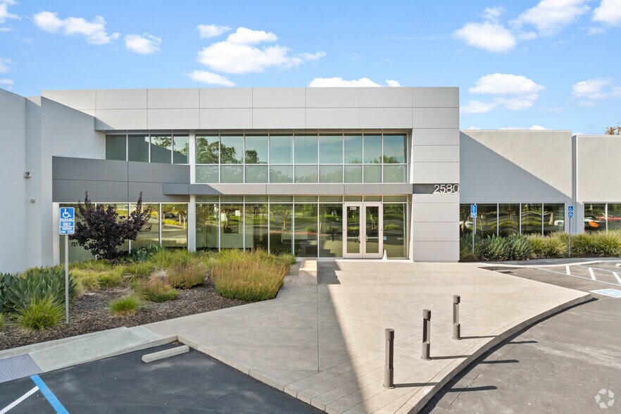 More Photos Of 2580-2584 Junction Ave, San Jose Research And Development For Lease