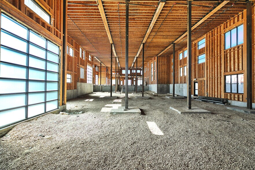 More Photos Of 4554 Forestdale Dr, Park City Light Manufacturing For Sale