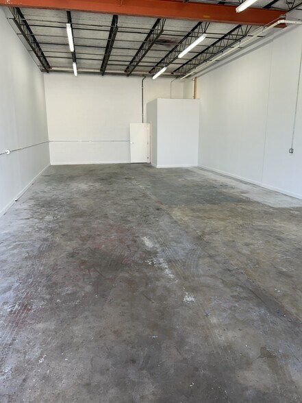 More Photos Of 5713-5727 NE 14th Ave, Fort Lauderdale Warehouse For Lease