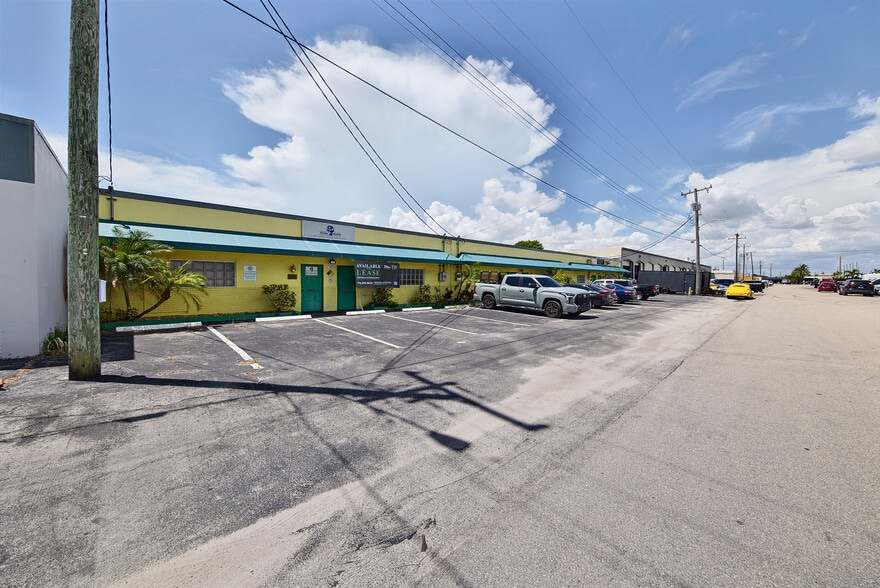 More Photos Of 900-950 NE 40th Ct, Oakland Park Warehouse For Lease