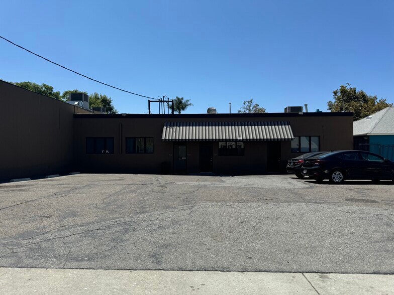 More Photos Of 701-707 W 17th St, Santa Ana Storefront Retail Office For Lease