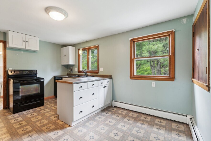 More Photos Of 705 Maine Ave, Farmingdale Multifamily For Sale