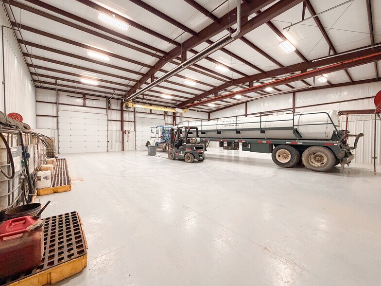 More Photos Of 609 I-20, Pecos Manufacturing For Lease