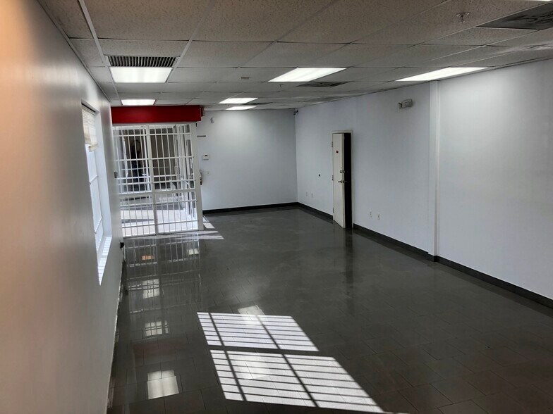 More Photos Of 1345 NW 98th Ct, Doral Warehouse For Lease