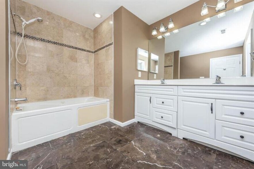 More Photos Of 4021 Barrington Rd, Baltimore Flex For Sale
