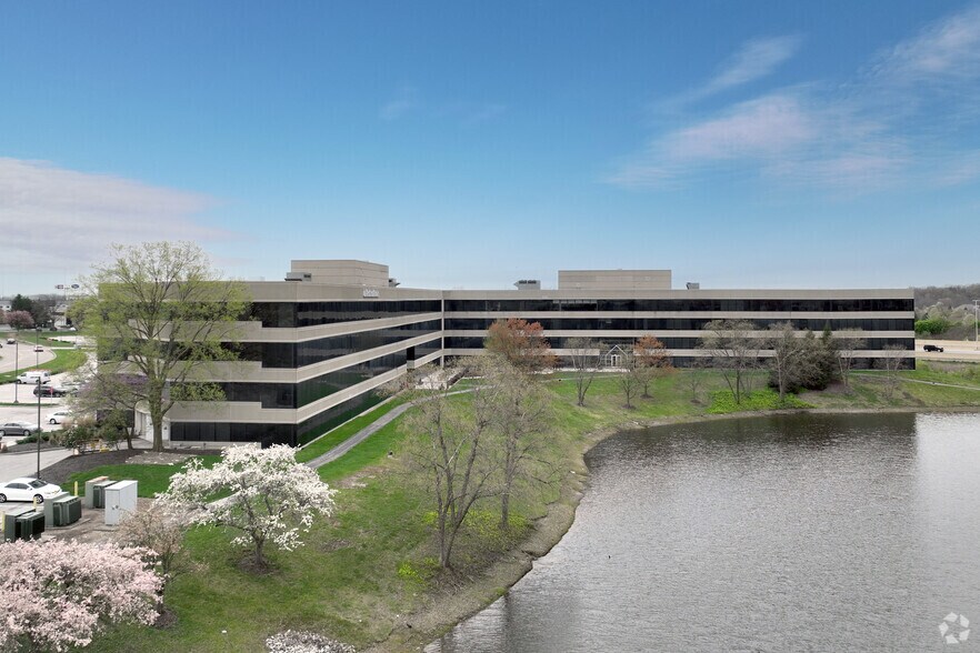 More Photos Of 7440 Woodland Dr, Indianapolis Medical For Lease