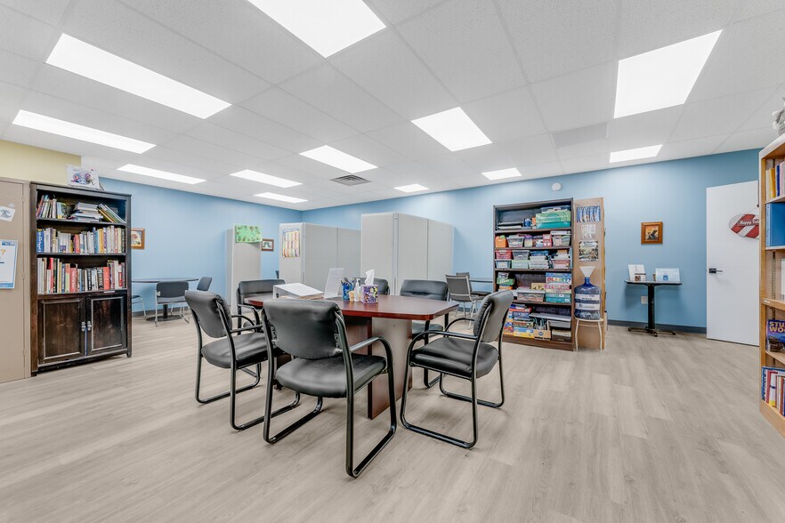 More Photos Of 205 10th St, Fairmont Office For Sale