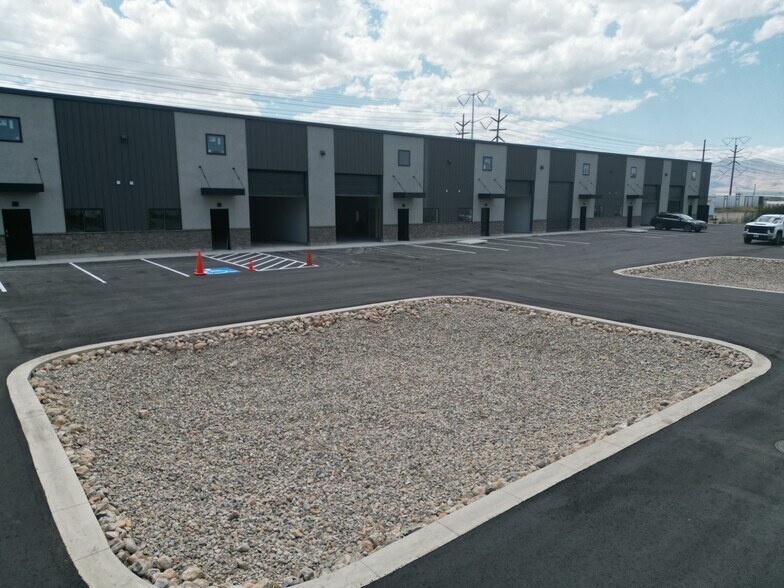 More Photos Of 3015 W Directors Row, Salt Lake City Flex For Sale