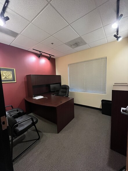 More Photos Of 1500 Eisenhower Ln, Lisle Office For Sale