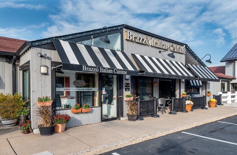 More Photos Of 672-712 Main St, Harleysville Unknown For Lease