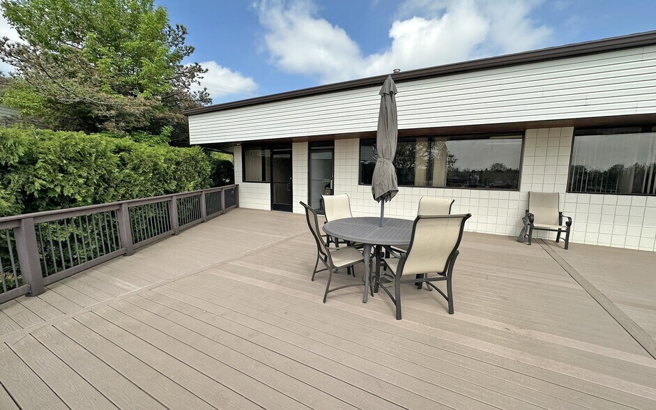 More Photos Of 650 Griswold St, Northville Medical For Lease