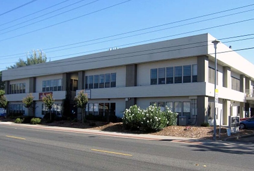 More Photos Of 4718-4740 Engle Rd, Carmichael Loft Creative Space For Lease