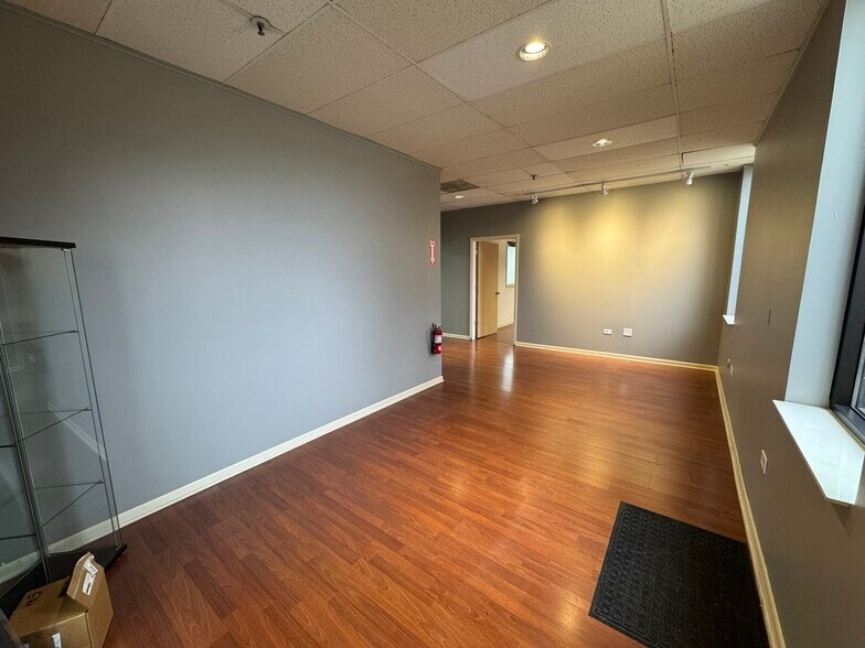 More Photos Of 1985 Ohio St, Lisle Warehouse For Lease