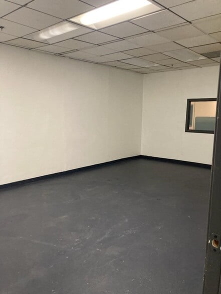 More Photos Of 1800 Essex St, Los Angeles Light Distribution For Lease