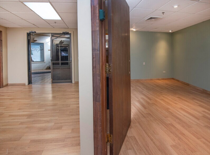 More Photos Of 47 E Beaver Creek Blvd, Avon Hotel For Lease