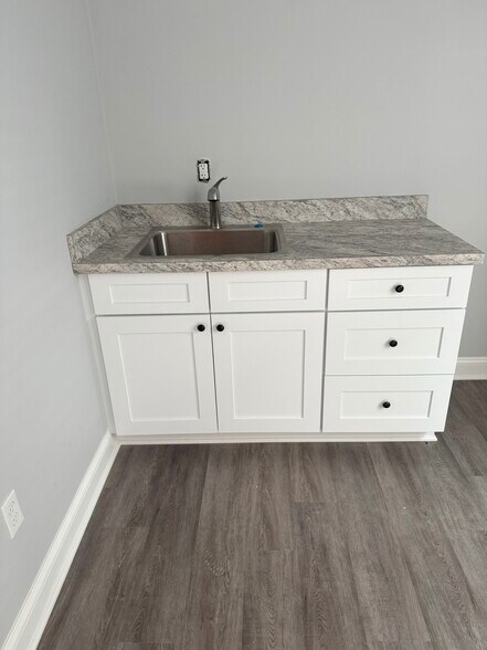 More Photos Of 33 College Hill Rd, Warwick Office For Lease