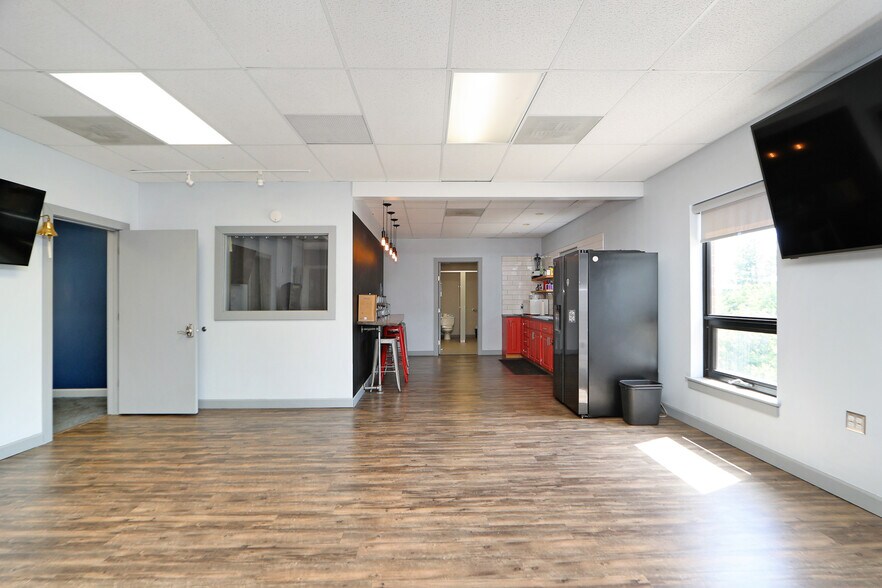 More Photos Of 1125 Westport Dr, Manhattan Office For Lease