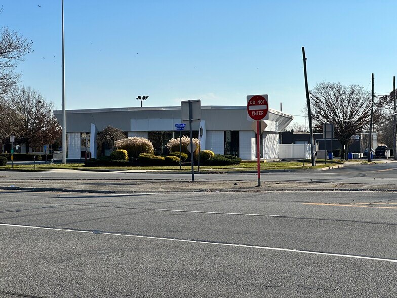 More Photos Of 3850 Veterans Memorial Hwy, Bohemia Fast Food For Lease